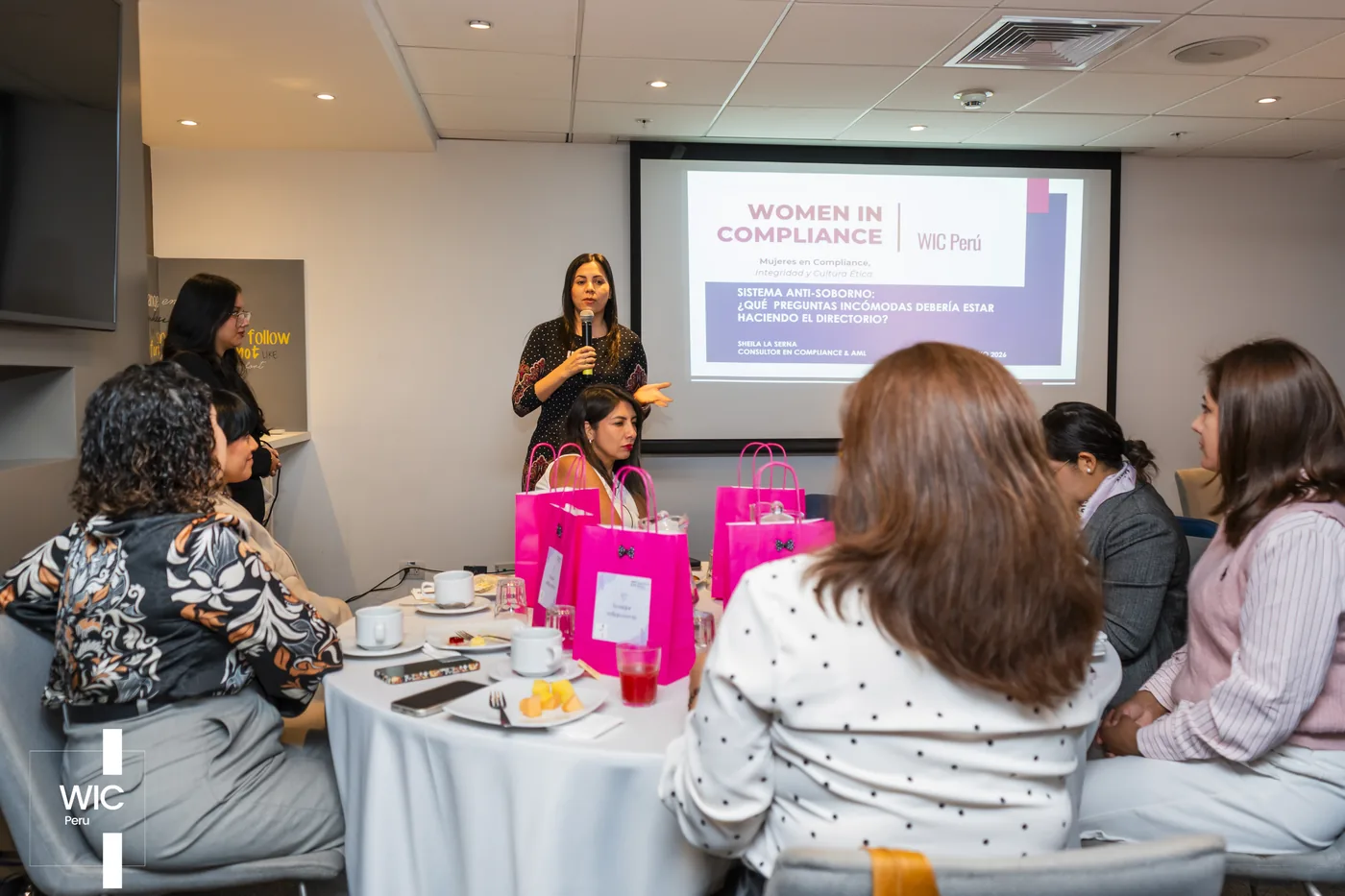 Encuentro de Women in Compliance con Valeria Morón