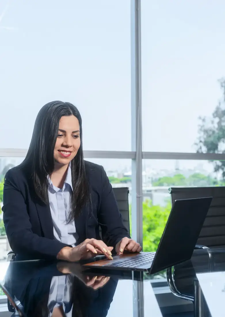 Valeria Morón durante su trabajo